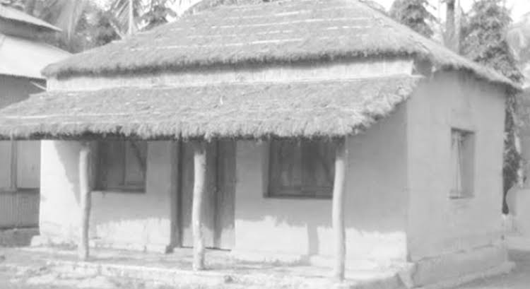 সিলেটে হারিয়ে যাচ্ছে গ্রাম বাংলার ঐতিহ্যবাহী মাটির ঘর